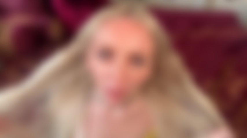 Ein mädchen mit einem guten gesichtsfetisch (countdown zum abspritzen).