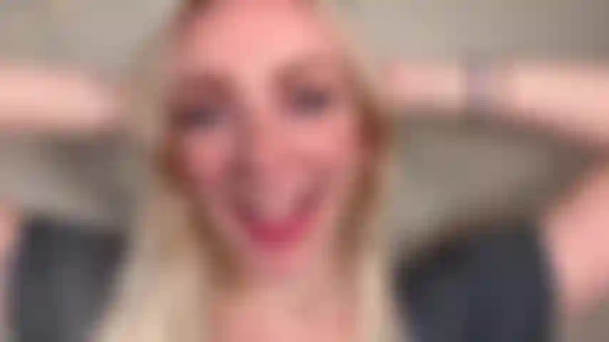 Frisches naives talent, gierig darauf, deinen schwanz zu verwöhnen (pov pornstar-rollenspiel).