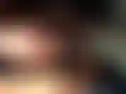 Dies ist mein erstes stillvideo nach der schwangerschaft. Meine titten sind so prall und wund. Die milch spritzt heraus und es tut so gut damit zu spielen! Dies ist ein sehr ehrliches video, also trage ich kein make-up auf...