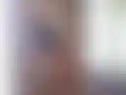 Ich bin ganz alleine in diesem riesigen haus und die stille hat mich total erwischt. Also schaltete ich die videokamera ein und filmte mich beim duschen, rasieren, zähneputzen und schminken für den tag.