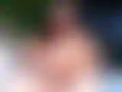 In diesem video blase ich ihm, aber versuche zu ficken und nach einem moment merke ich, dass ich von nachbarn total erwischt werde, also mache ich ihn in meinem mund fertig und spiele dann mit dem sperma!