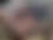 Rita fantasiert von einem sexy typen, den sie gerade kennengelernt hat. Sie musste einfach zu ihm kommen, indem sie masturbierte und ihr höschen in ihre muschi stopfte und dann über sie spritzte.