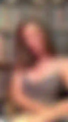 Robin – blind-date-fußspaß – haben wir nicht beide das glück, bei einem blind-date einen fuß-perversen zu finden? Ich necke und ermutige dich dazu, dir einen runterzuholen, dich zu berühren und meine sexy füße zur schau zu stellen. Weiche sohlen, lange zehen... Mein sexy gesicht und mein sexy mund.