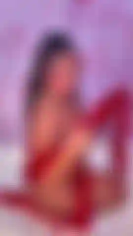 Eyes On Me - ASMR Fixation // No voice. No commands. No distractions. Just controlled eye contact and slow, deliberate movement designed to hold your focus. This clip isnt rushed. It builds tension through stillness, shimmer, and the quiet dominance of being watched while you watch. If youre into: Eye contact control, Gaze play, Slow-burn tease, Silent domination, and Fixation / trance vibes Youll understand why this works. You stay longer than you meant to.