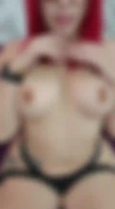 Bring diesen schwanz mit, baby, ich möchte ihn ausspucken und zwischen meine weichen großen titten stecken.