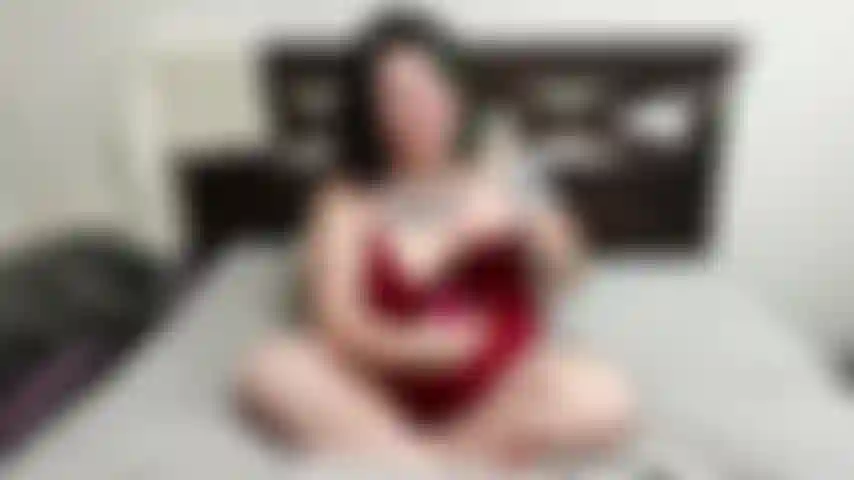 Versuche zu entscheiden, welcher buttplug mein favorit ist. Sehen sie sich mein auswahlverfahren aus nächster nähe an. Stecke, klaffe, zwinkere, drücke sie heraus und säubere sie in meinem mund.