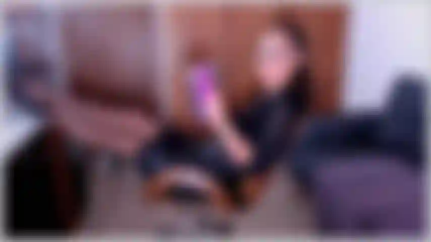 Ich beherrsche die kunst der verführung. Wenn sie meinen anweisungen folgen, werden sie das größte vergnügen ihres daseins erfahren. Ich werde dich für deine nachgiebigkeit belohnen.