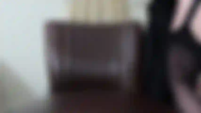 Wochenend-orgasmus, beine offen für kamera, kleine brüste im blick, ich fingere mich zum orgasmus, sehe meinen großen kitzler am ende.