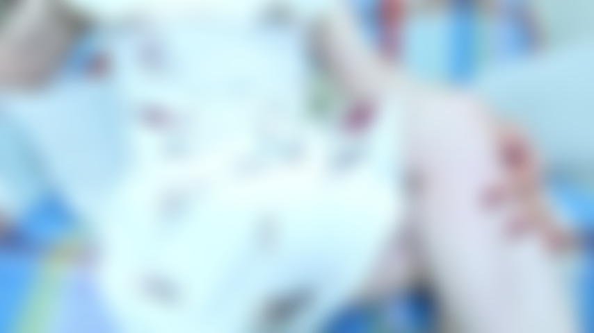 Nur ein sommerkleid-orgasmus. An einem warmen tag trage ich nur dieses kleid ohne dessous oder strümpfe. Sehe, dass ich keine unterhose trage. Schau mir zu, wie ich mich selbst stimuliere, sieh, wie groß und hart mein kitzler wird, meine muschi wird rot bis zum orgasmus.