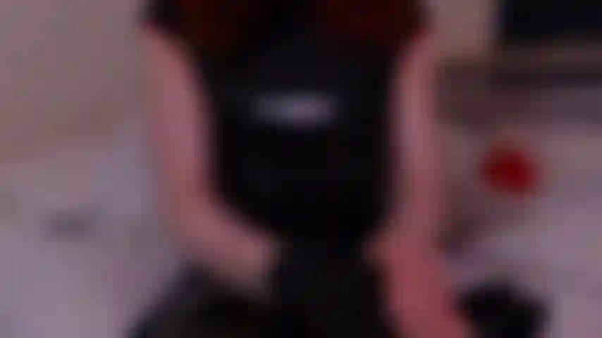 Shanghai-latex-fetisch hj (dildo) v1, shanghai-latexkleid, ziehe meine langen latexhandschuhe an und glänze, bevor ich joi mit einem dildo durchführe. Folge meinen anweisungen und meinen händen bis zu deinem joi-sperma.