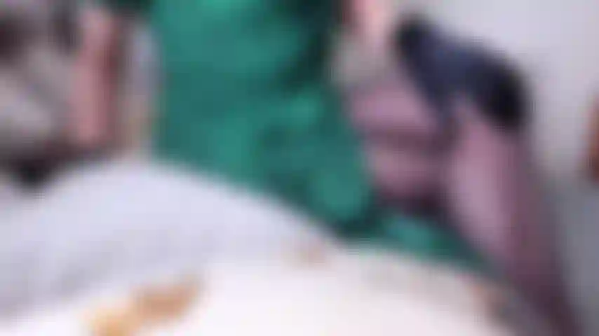 After-8, meine lady, vergnügt sich elegant in satinhandschuhen. Sieh mir zu, wie ich mein kleid auspacke, um mit meiner muschi zwischen satinhandschuhen und satinhöschen zu spielen und dabei die dessous-nippel zu zeigen, um mich zum orgasmus zu bringen.