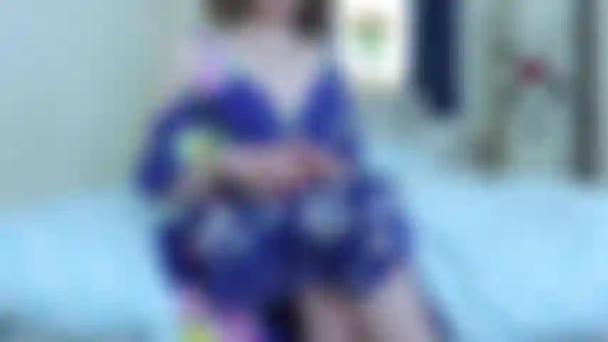 Untermieterin in getragenen seidenhöschen, rp joi. Wenn du meine sauberen seidenhöschen in deinem zimmer findest, gebe ich dir getragene höschen zum wichsen. Folge meinen händen und meinem britischen akzent, während ich getragene seidenhöschen benutze, um dich (brauner dildo) zum countdown-abspritzen zu wichsen – komm zu mir, wenn du es wieder brauchst.