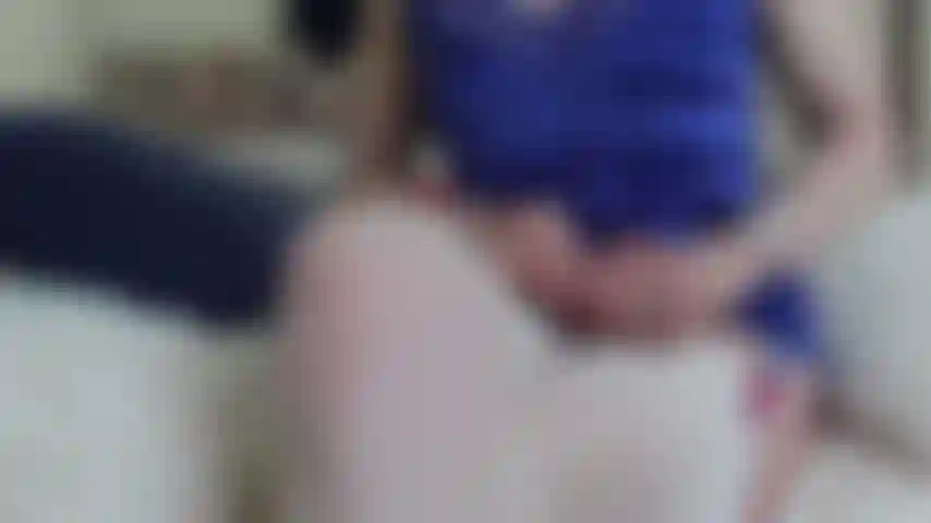 Fußjob in weißen nylonstrümpfen – schau mir zu, wie ich mit meinen in weißen strümpfen gekleideten füßen den dildo streichle, joi mit britischem akzent und countdown bis zu deinem sperma.