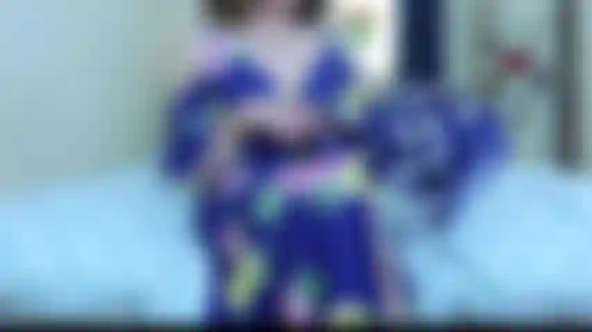 Untermieterin in seidenhöschen, rp-joi. Wenn ich meine seidenhöschen in deinem zimmer finde, benutze ich sie für ein joi. Du brauchst nicht herumzuschleichen, folge einfach meinen händen und meinem britischen akzent, während ich dir mit meinem seidenhöschen einen runterhole (weißer dildo) – komm einfach zu mir, wenn du es wieder brauchst.