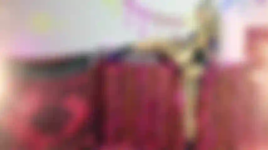 Die von einer ehebrecherin aus dem college gefesselt wurde.