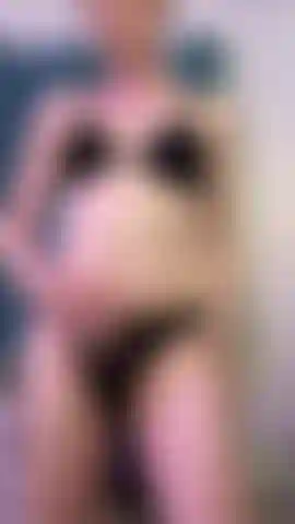 Ziehe meinen tanga aus, um zu kommen, während meine titten wackeln – nahaufnahme.