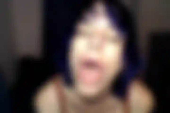 Cumshow im schlafzimmer.