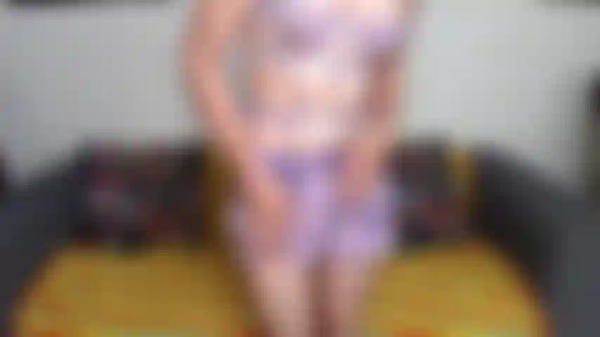 Striptease in lila dessous.