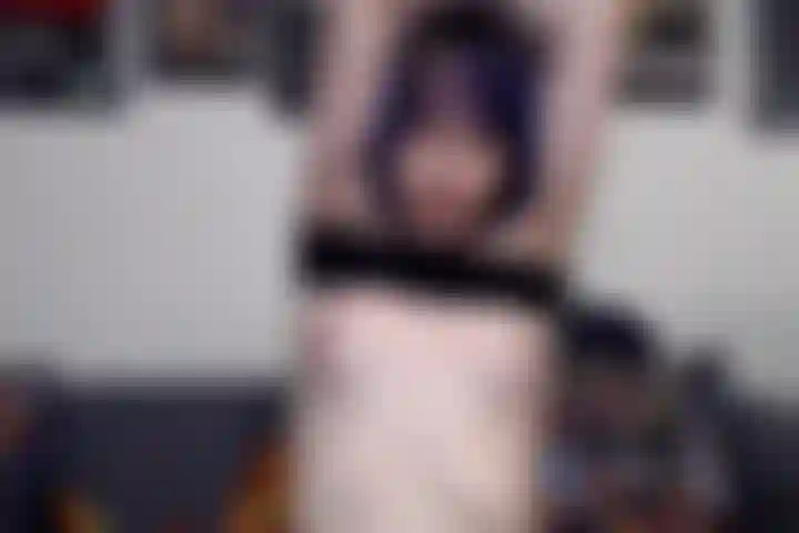 Ficke mein enges arschloch mit einem realistischen dildo.