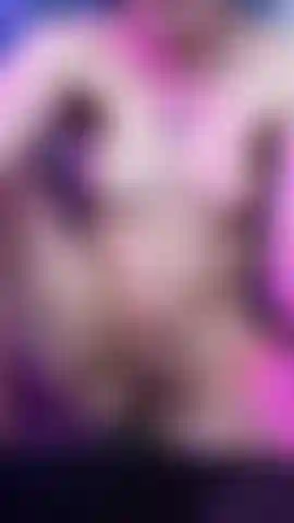 Fingere meinen busen in der missionarsstellung.