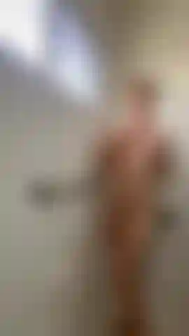 Schau mir beim spielen unter der dusche zu.