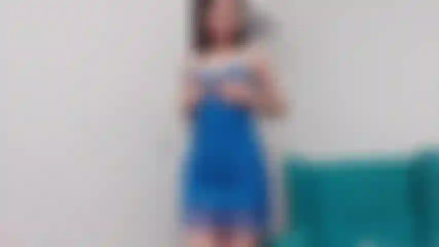 Probiere kleidung/dessous und kleider an.