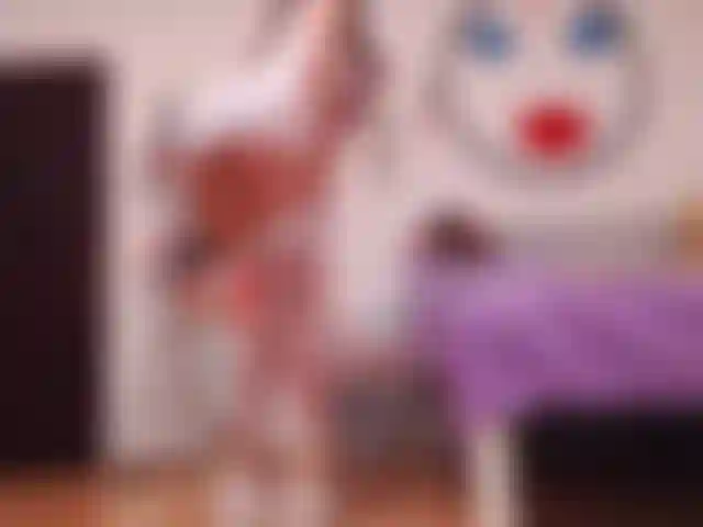 Verehre meinen arsch und meine langen beine/ganz weißes outfit:*.