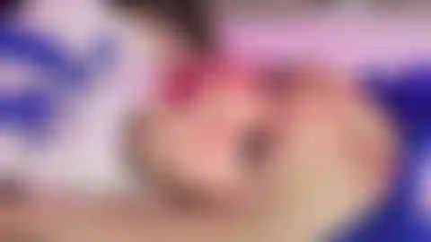 Alice lutscht deinen schwanz!