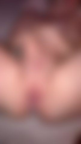 Spiele mit meiner besamt muschi <3.