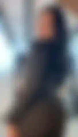 Natürlich zeige ich dir meinen geilen arsch vor der kamera.