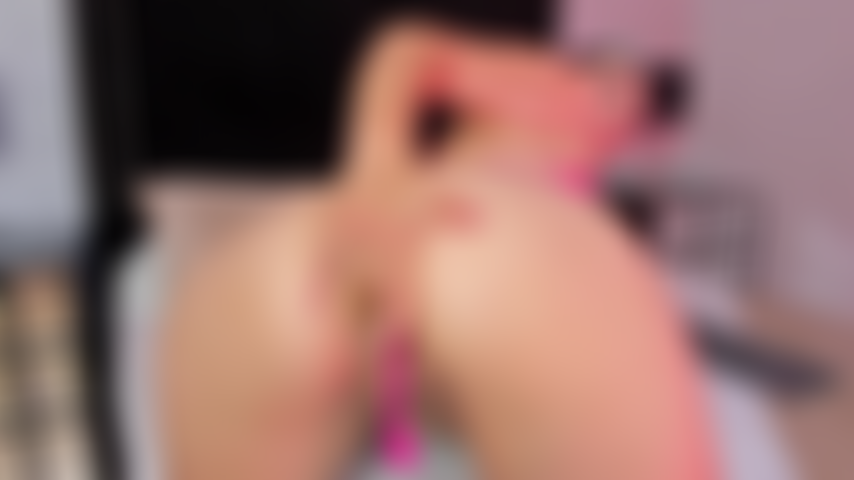 Ich entdecke anale ekstase mit meinen fingern, während mein zimmer nur von meinem stöhnen erfüllt ist, genieße es einfach.