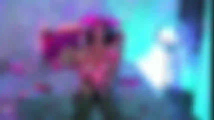 Striptease, kurvig, latina, haarige muschi + öl, große brüste, sexy.