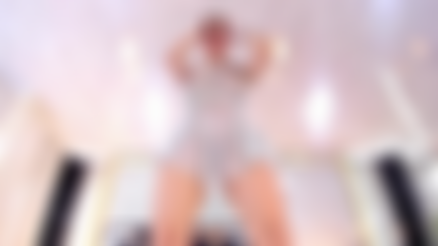 Striptease spot curvy Latina