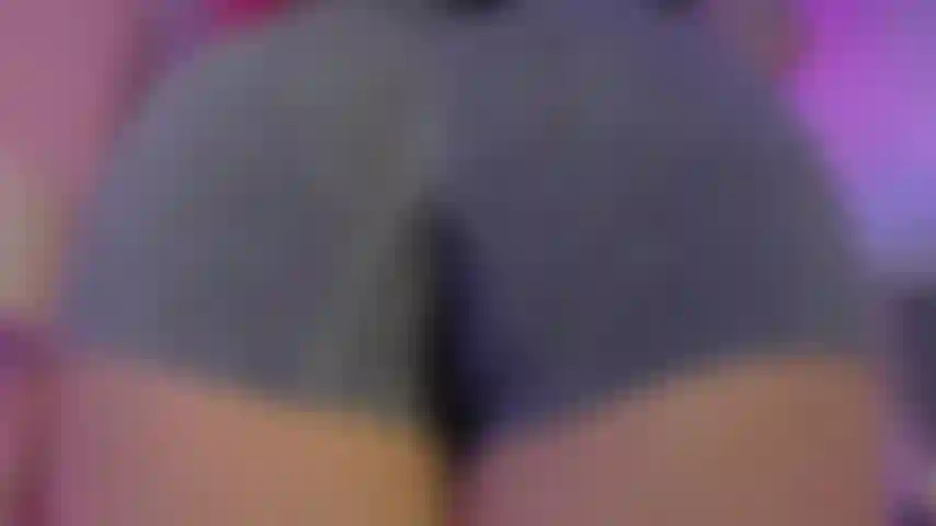 Ich habe das fitnessstudio verlassen und angefangen, mit einem plug in meinem großen hintern zu spielen.