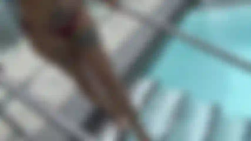 Du bekommst immer einen boner im pool.