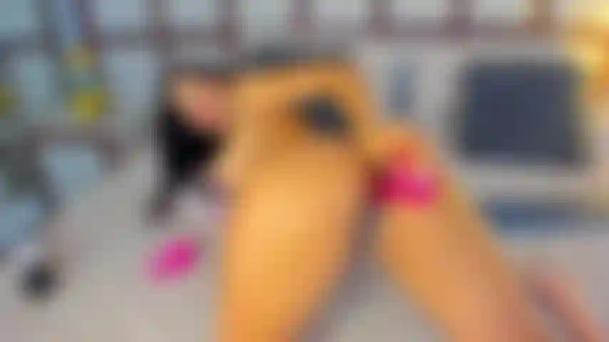 Ficke meinen engen arsch mit einem großen buttplug.