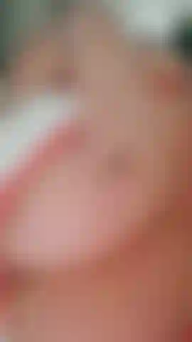 Alles über meine riesigen natürlichen schmutzigen titten 😋 schau mir zu, wie ich sie langsam aus meinem winzigen kleinen bh herausnehme & damit für dich spiele und dir sage, dass du überall drauf kommen sollst 💦 die schmutzige milf war nicht allein zu hause, also rede ich leise mit dir 😘#hugetits #massivetits #naturalbigtits #sucking #spitting #bouncing #hairup.