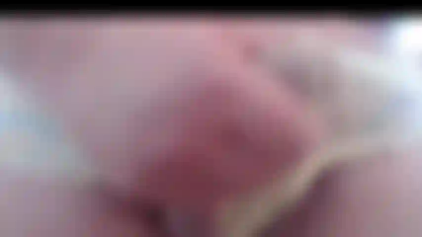 Trage und spritze in kurzen höschen mvf_01112022_23.