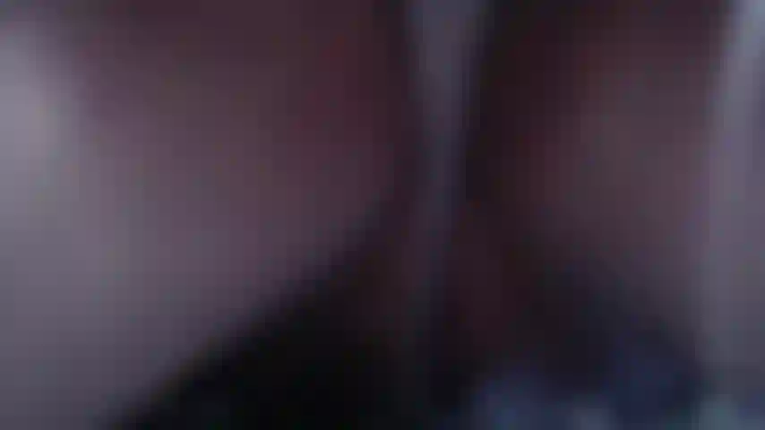 Brauner rock mit rosa höschen bis zum rock.