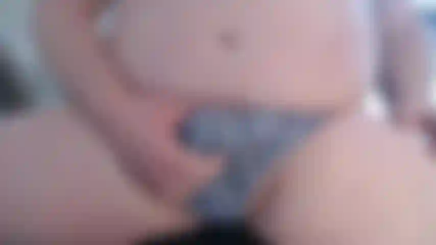 Sam kommt in einem bläulich bedruckten höschen mvf_03072022__2_.