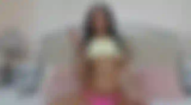 Sexy streaptease und spiele mit meiner engen und nassen fotze...