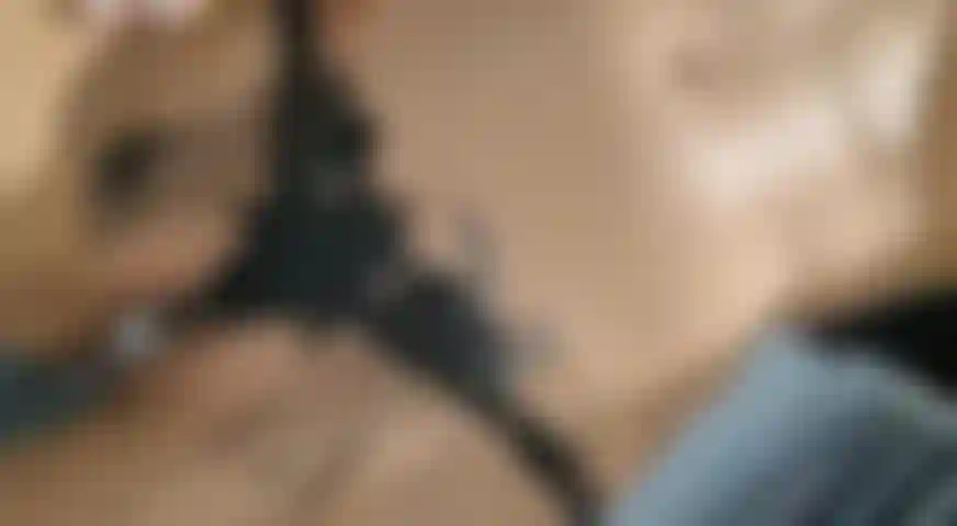 So geil ... Ich lutsche mein spielzeug und reite es tief und hart in meiner muschi, bis ich komme.