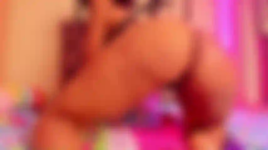 Ich habe den dildo gesehen und wollte ihn lutschen.
