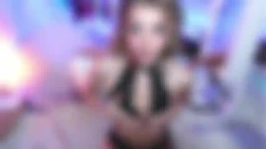 Ein unterwürfiges mädchen, das netzstrümpfe trägt und auf deinen schwanz kommt. Jetzt komm mir bitte ins gesicht!