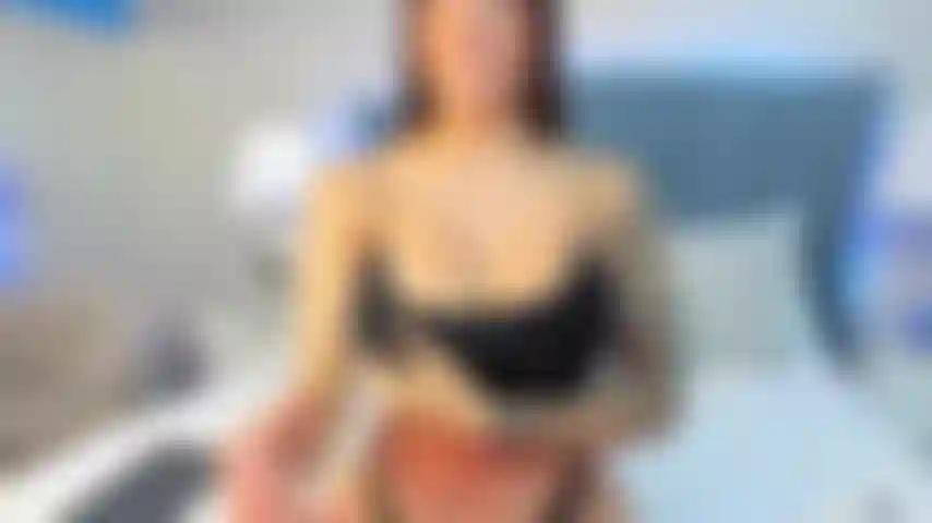 Die den dildo gerne in ihre muschi steckt und ihn dann langsam penetriert.