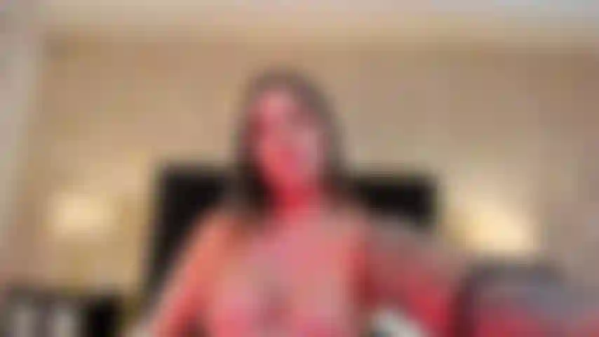 Kommen sie und genießen sie diesen wunderschönen natürlichen körper, bereuen sie es nicht, helfen sie mir mit ihren vibrationen, diesen raum mit spritzern zu füllen.