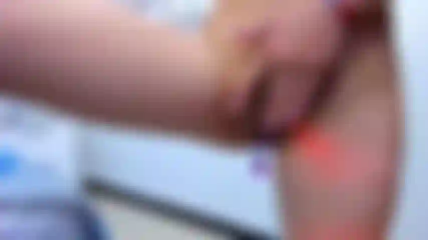 Hier kannst du neue dinge erleben und wirst mit viel vergnügen erfüllt sein, zögere nicht, zu kommen und spaß zu haben und meine enge muschi nass zu machen.