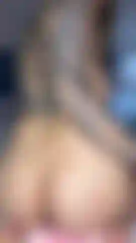 . Ein großer schwanz in meinem oberkörper fickt meine muschi.