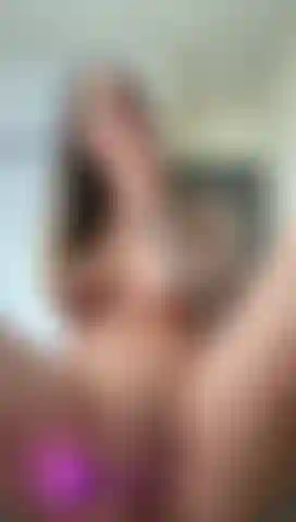 Ich schmecke gerne das köstliche sperma aus meiner muschi.