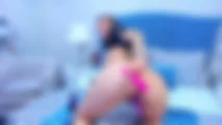 Komm und genieße einen köstlichen analsex, während meine üppige muschi in meiner muschi vibriert.